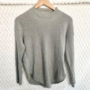 Banana Republic Gray Knit Sweater - Size S